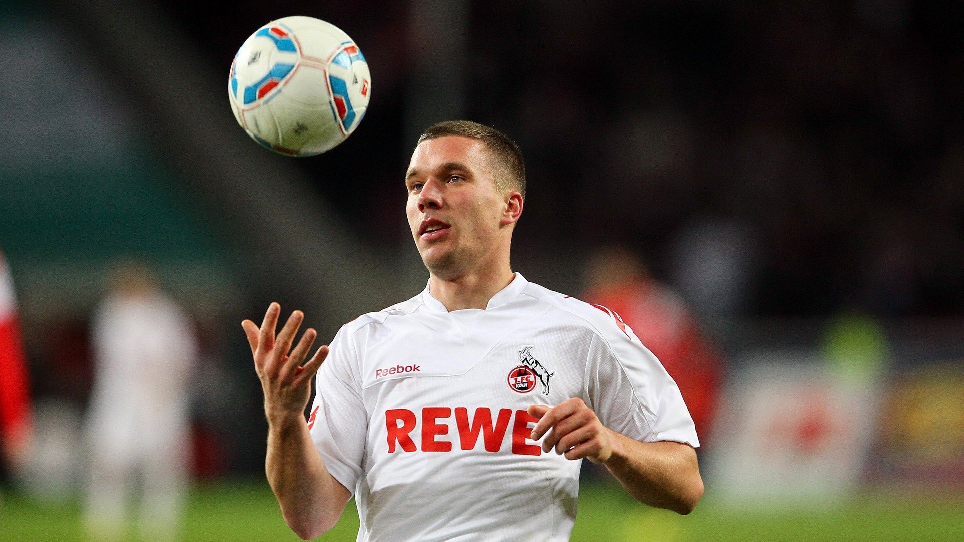 开云电竞官网入口-俱乐部青训教练走进乡村推广青少年足球运动,青少年足球训练营简介