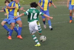 中国足球国家队备战友谊赛调整战术策略，国足 友谊赛